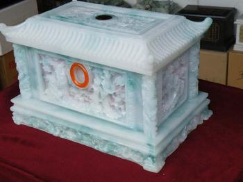 人们为什么都喜欢在殡仪馆购买骨灰盒呢？